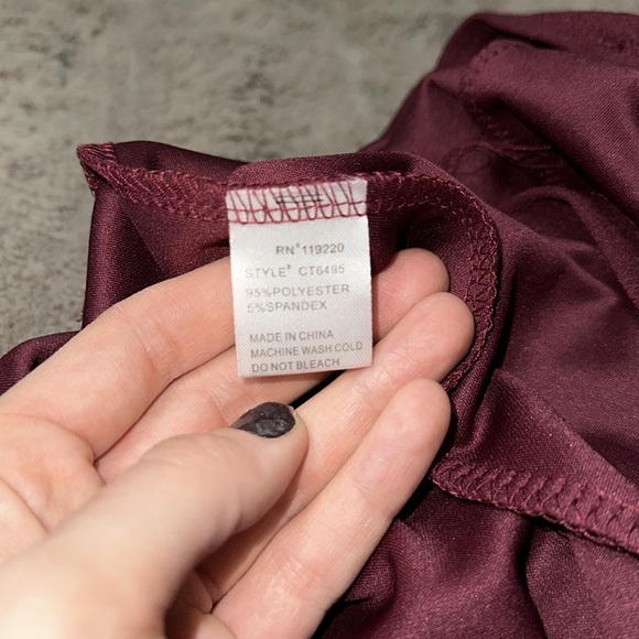 Bell sleeved maroon romper - Picture 3 of 4